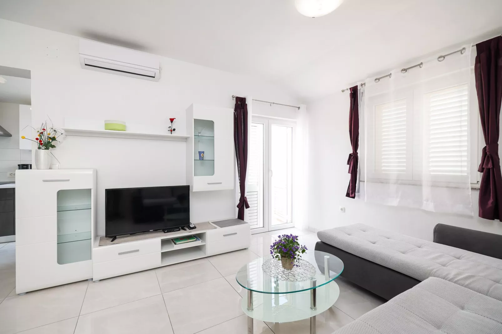 Holiday home Nekic-Living room