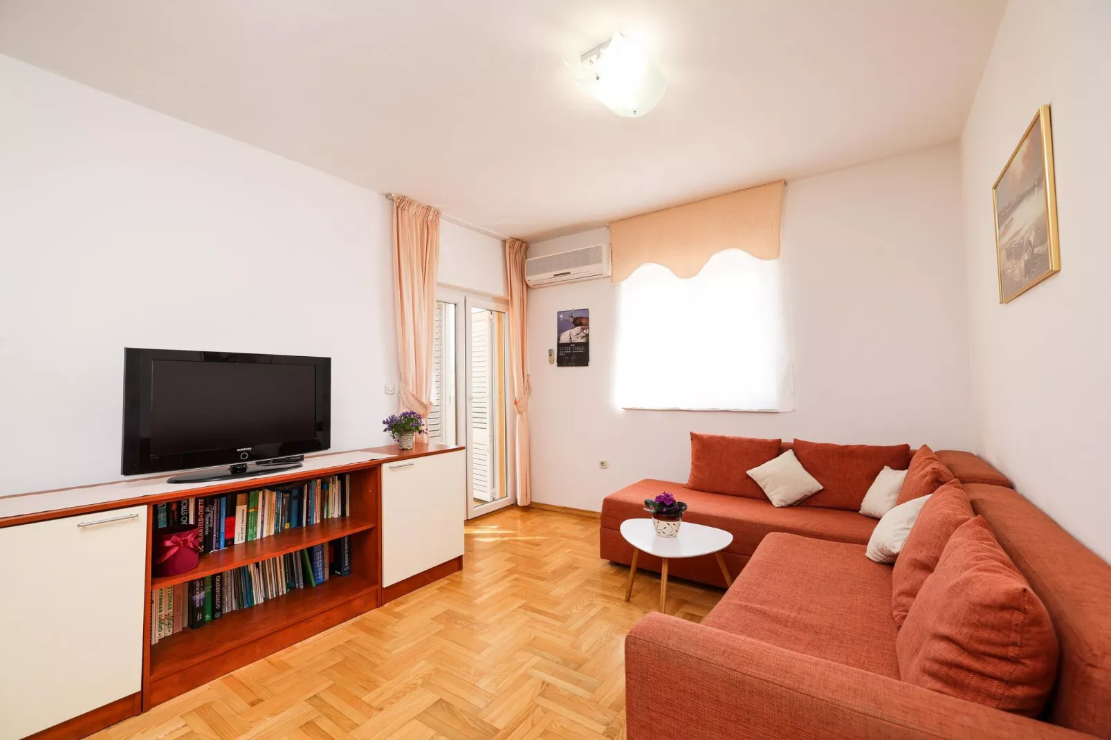 Holiday home Nekic-Living room
