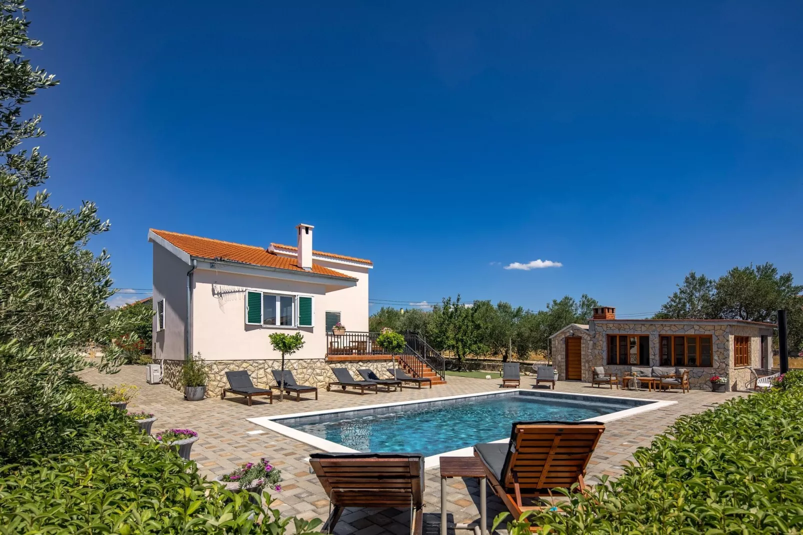Villa Divinus-Exterior summer
