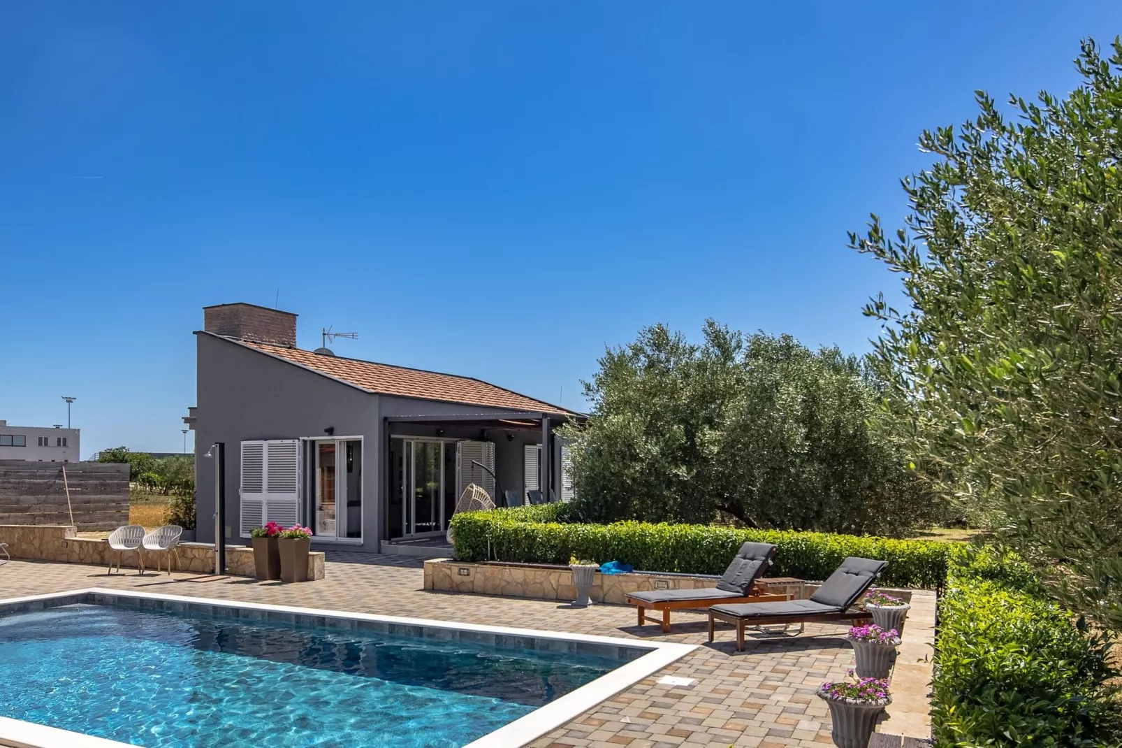 Villa Divinus-Exterior summer
