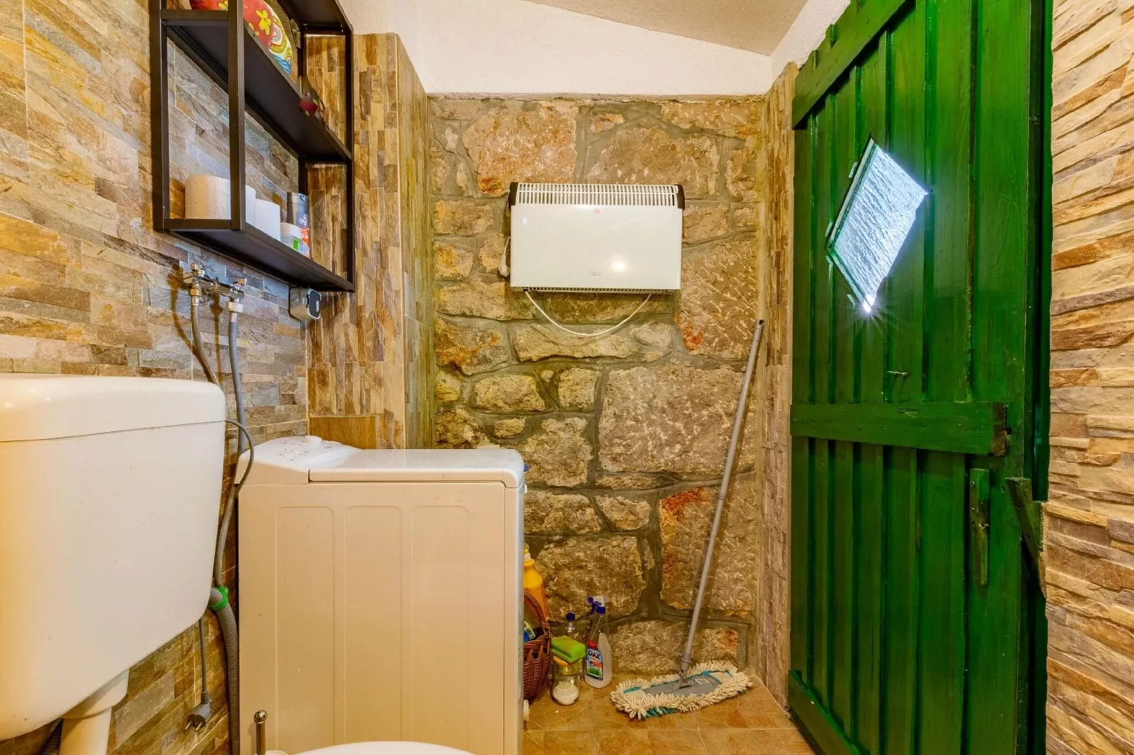 Stone house Dobroselo-Bathroom