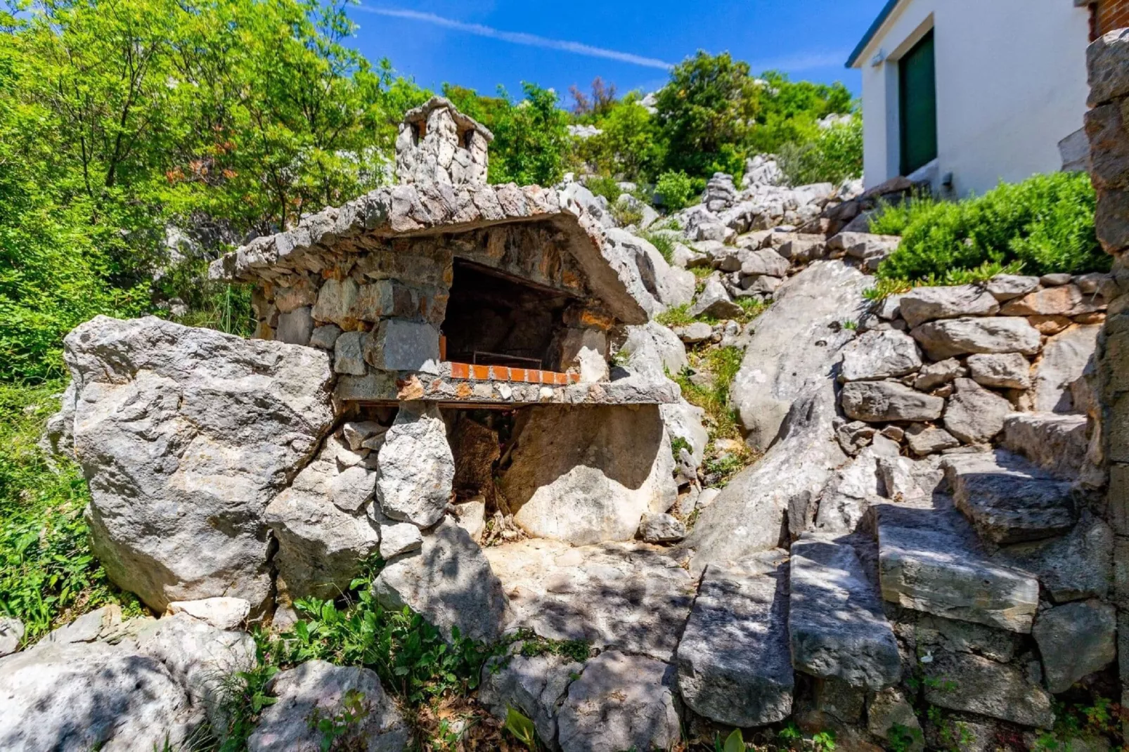 Stone house Dobroselo-Facilities