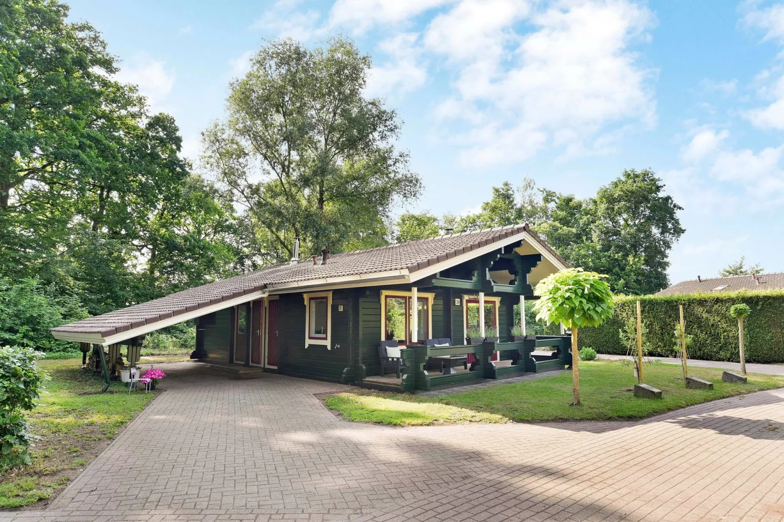 Kukeluusje-Exterior summer