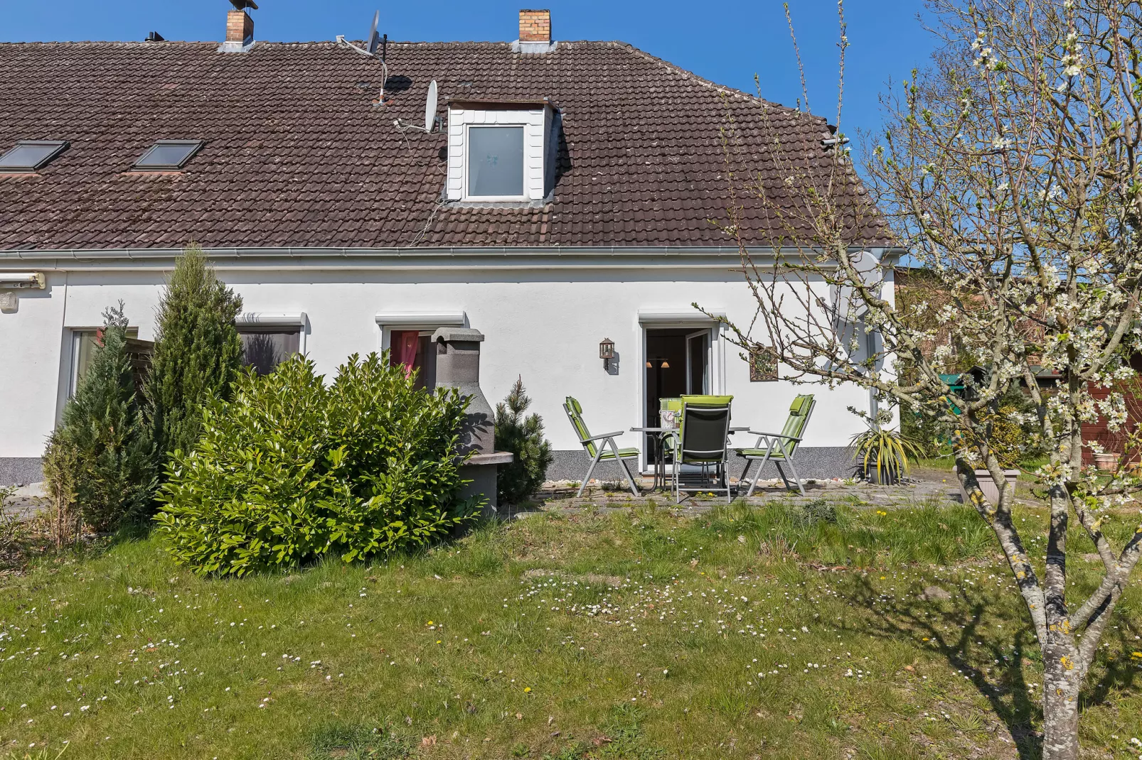 Ferienwohnung Gingst-Exterior summer
