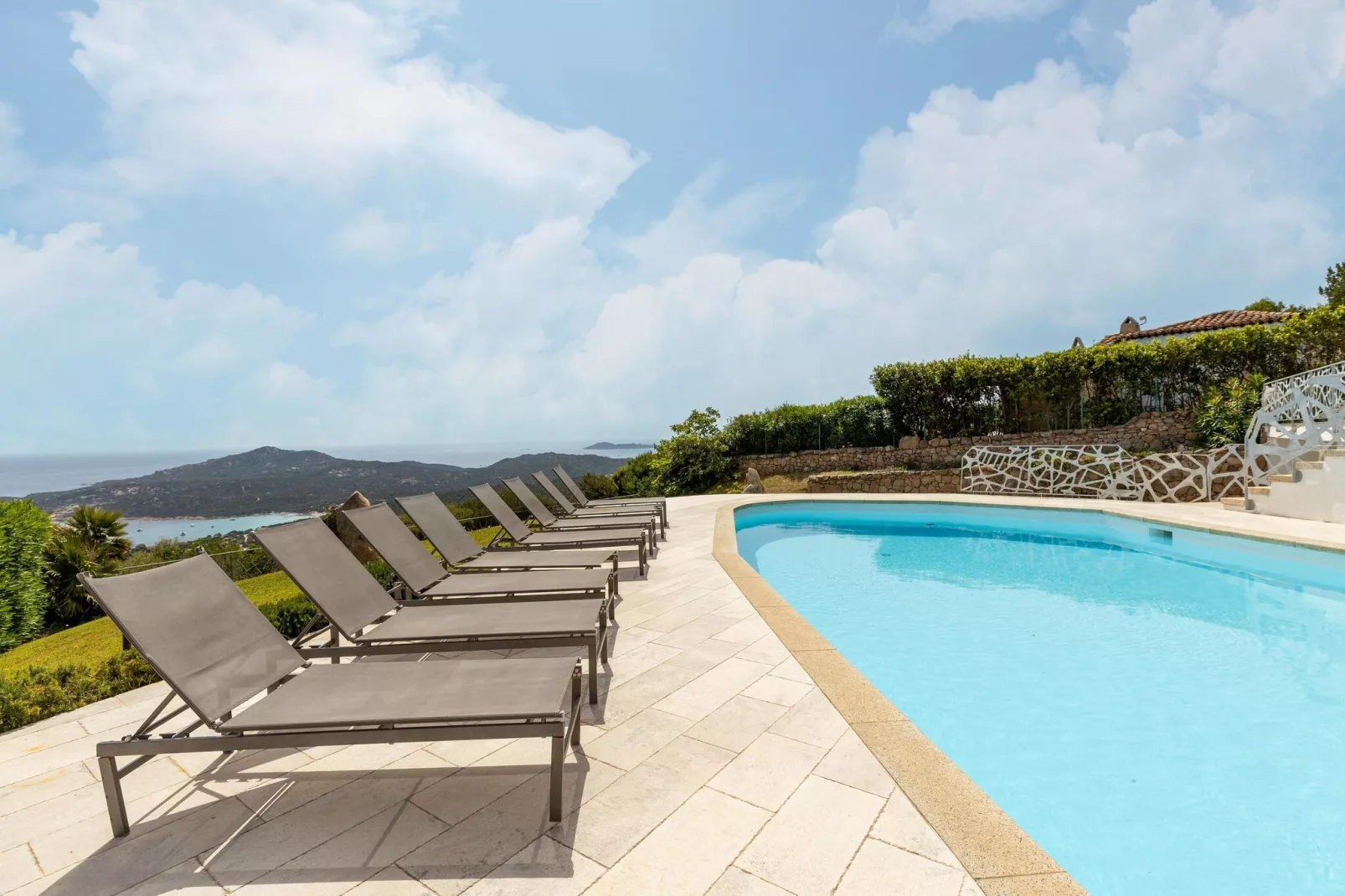 Villa Paradiso 3-Pool