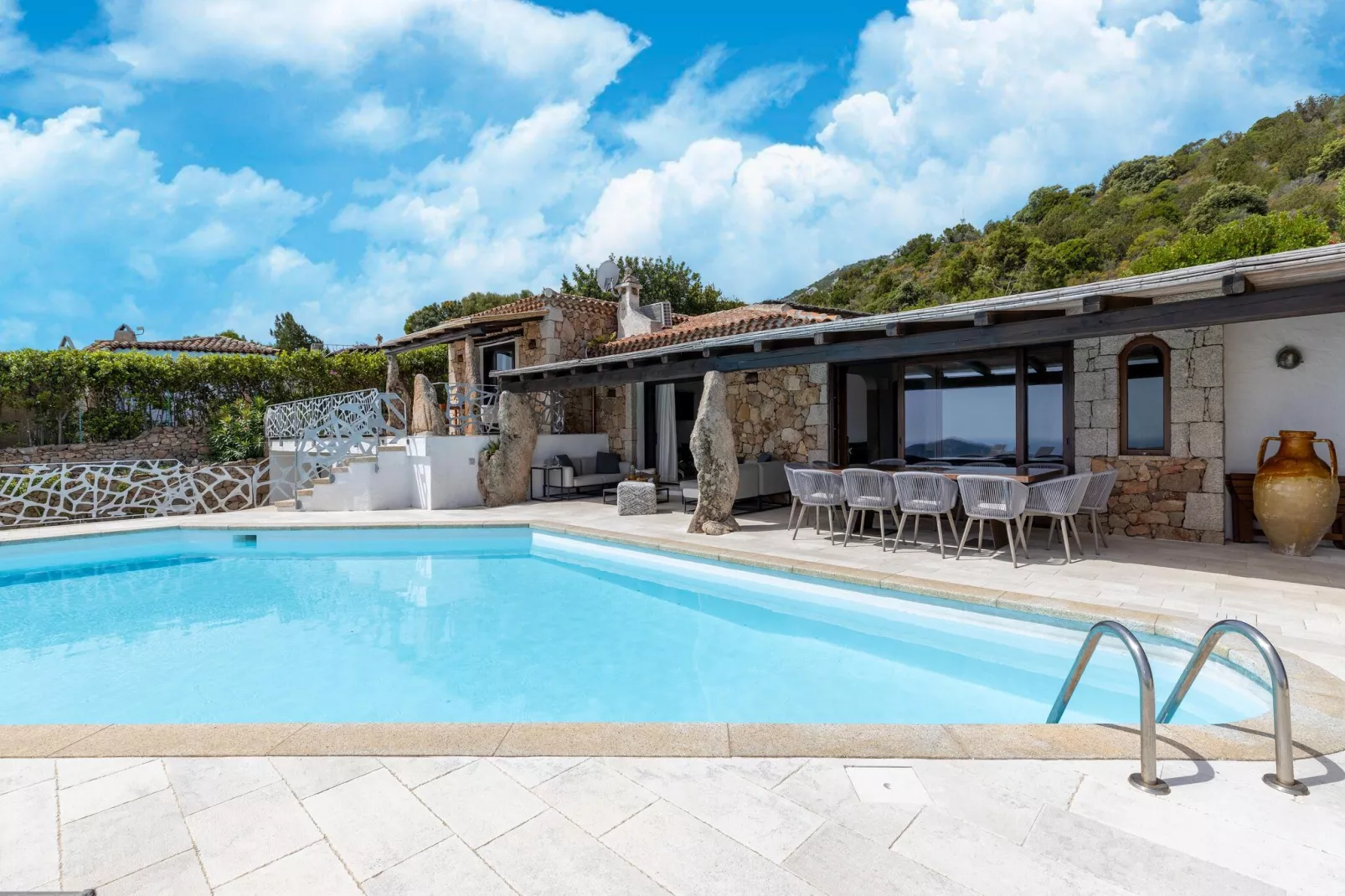 Villa Paradiso 3-Pool