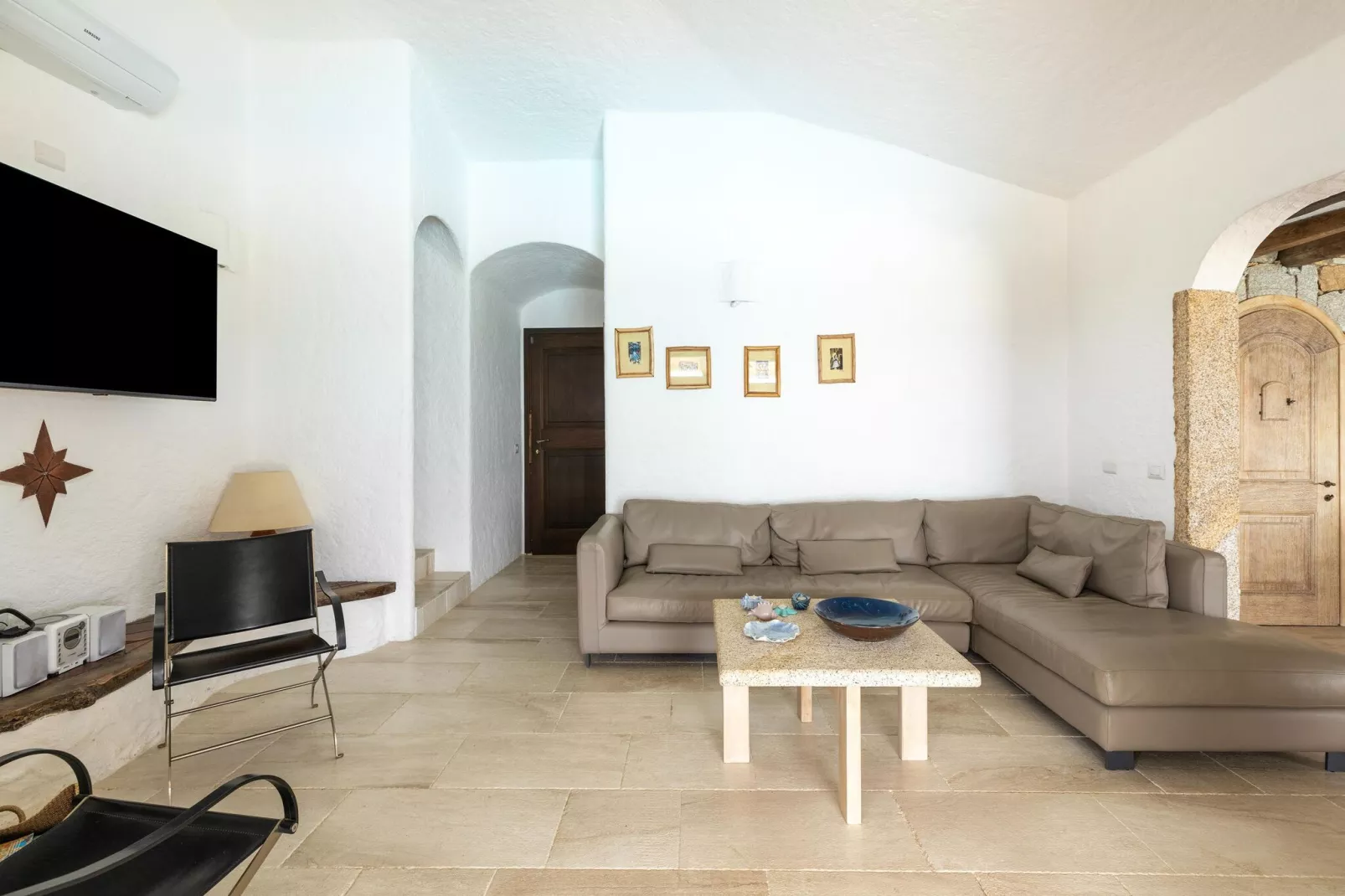 Villa Paradiso 3-Living room