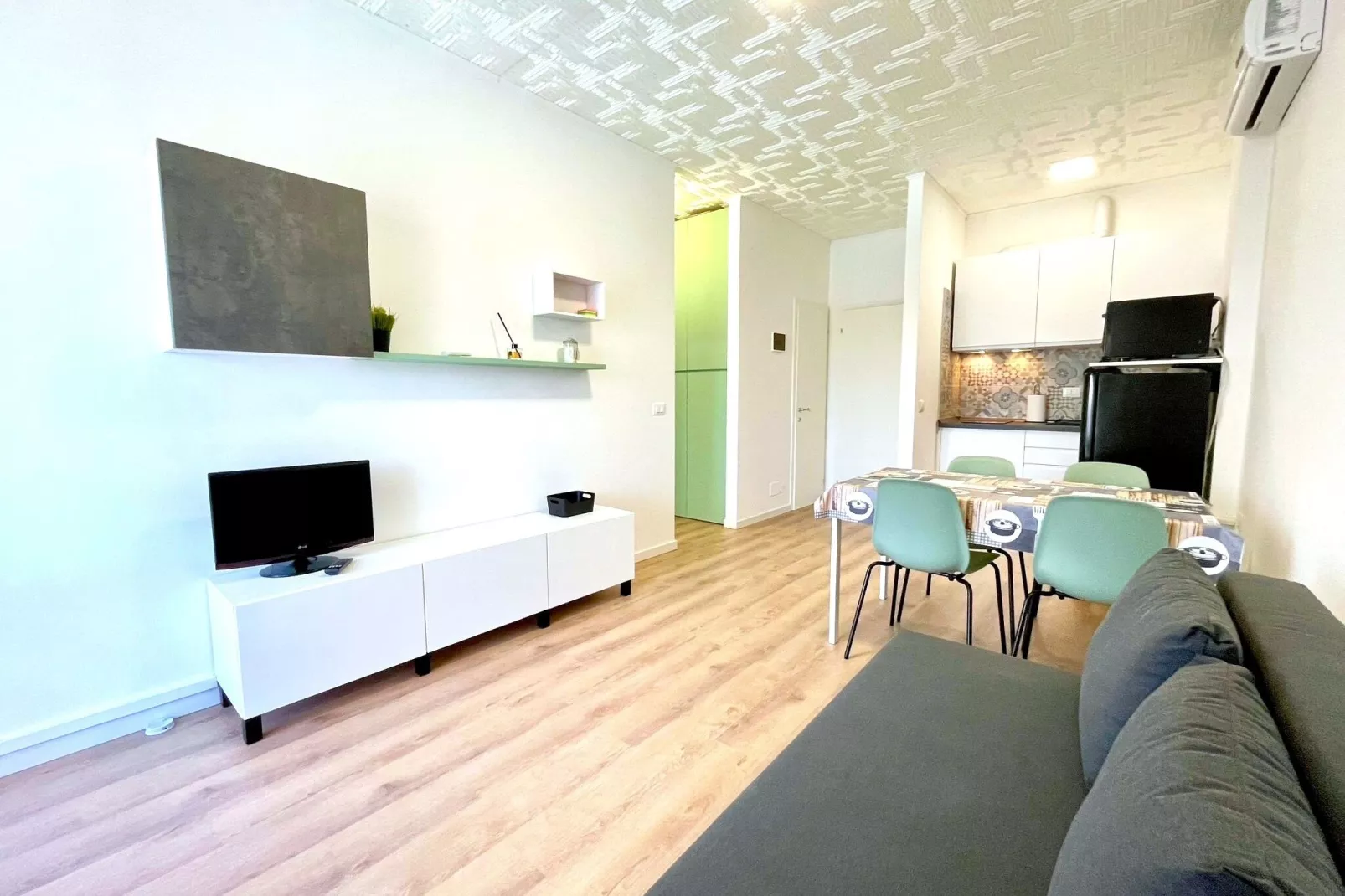 Nicesolo 34-Living room