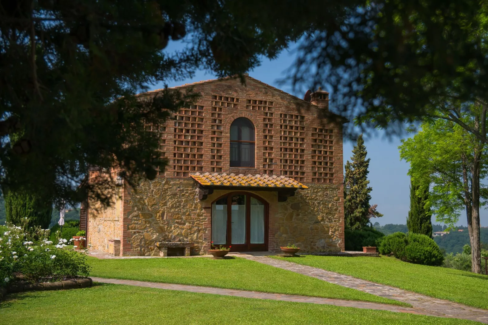 Giada-Exterior summer