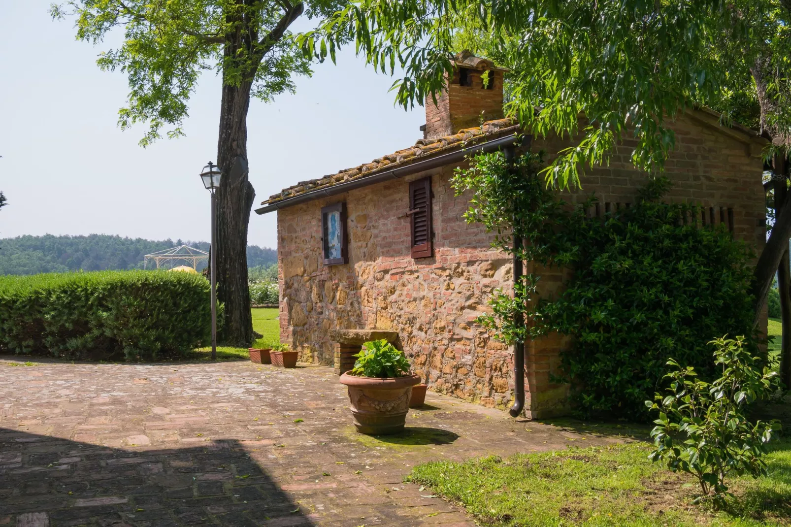Giada-Exterior summer