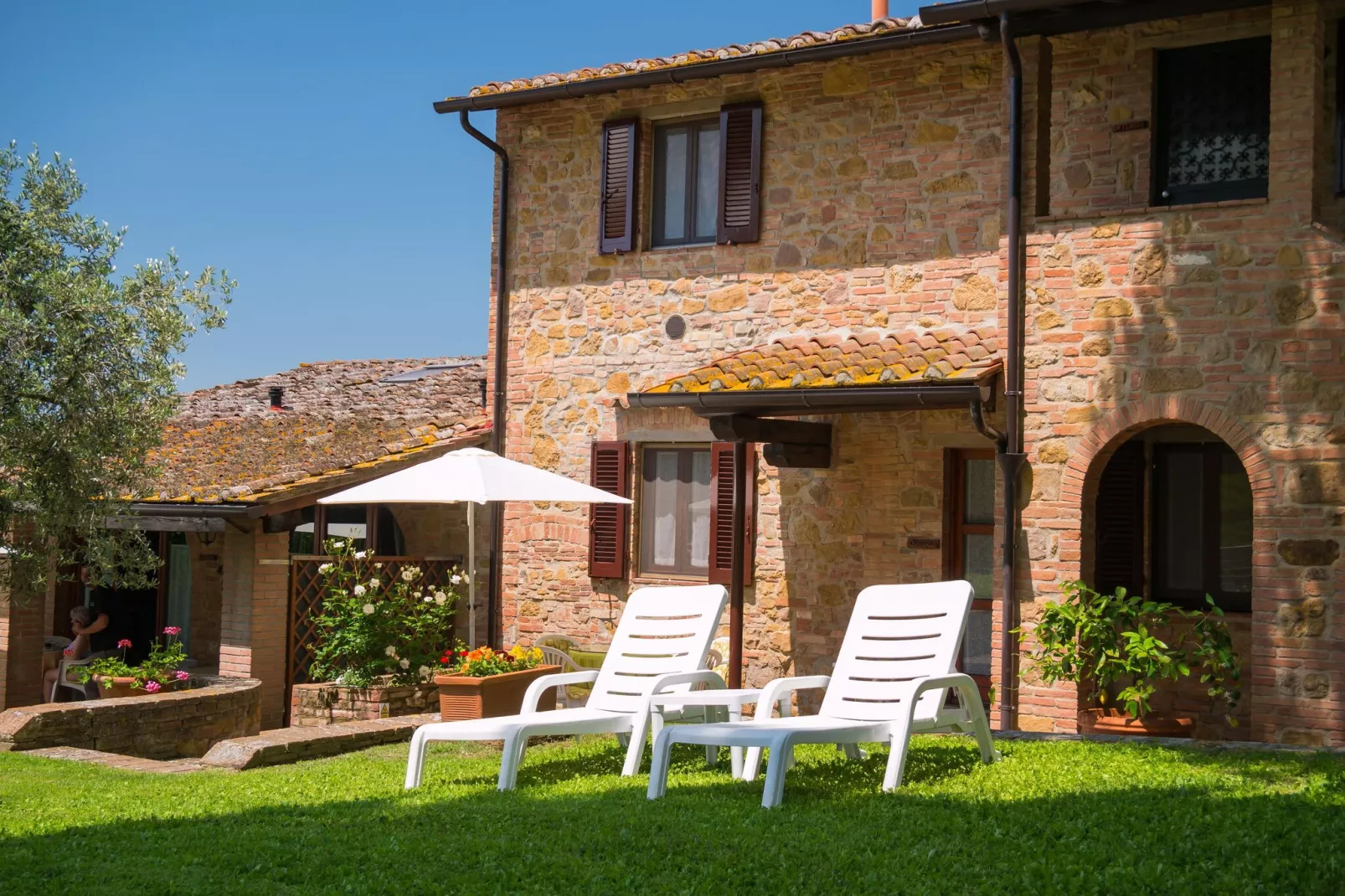 Giada-Exterior summer