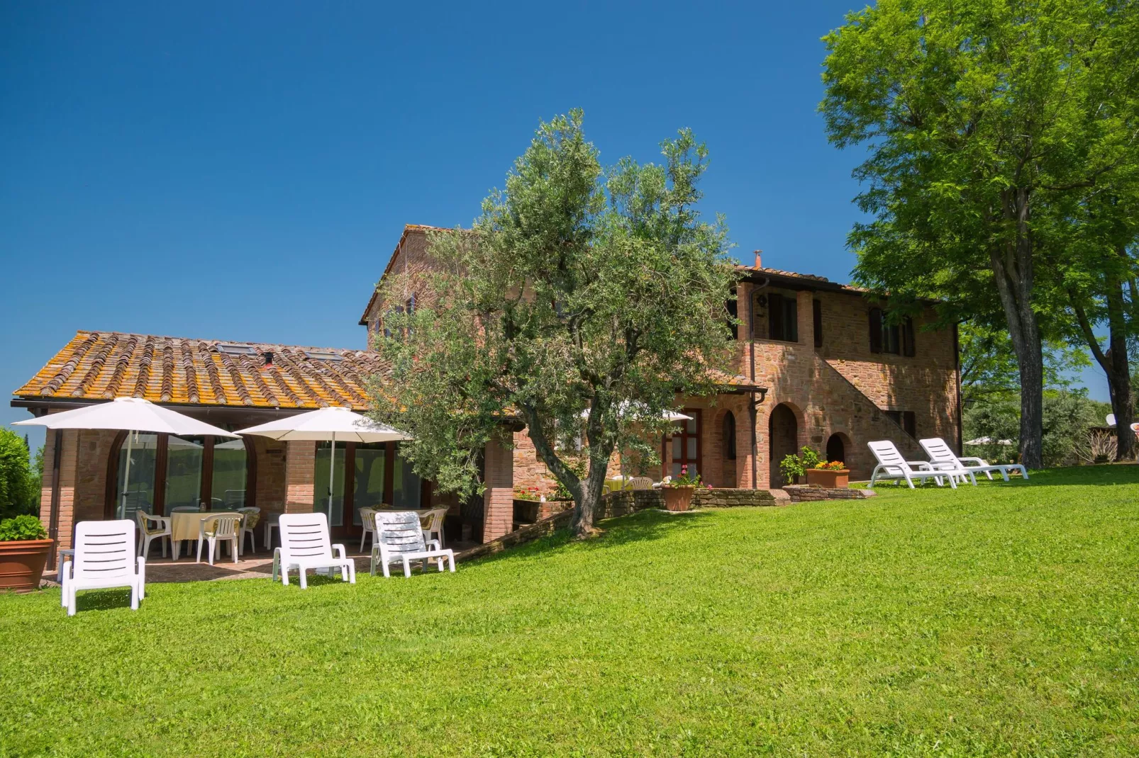 Giada-Exterior summer