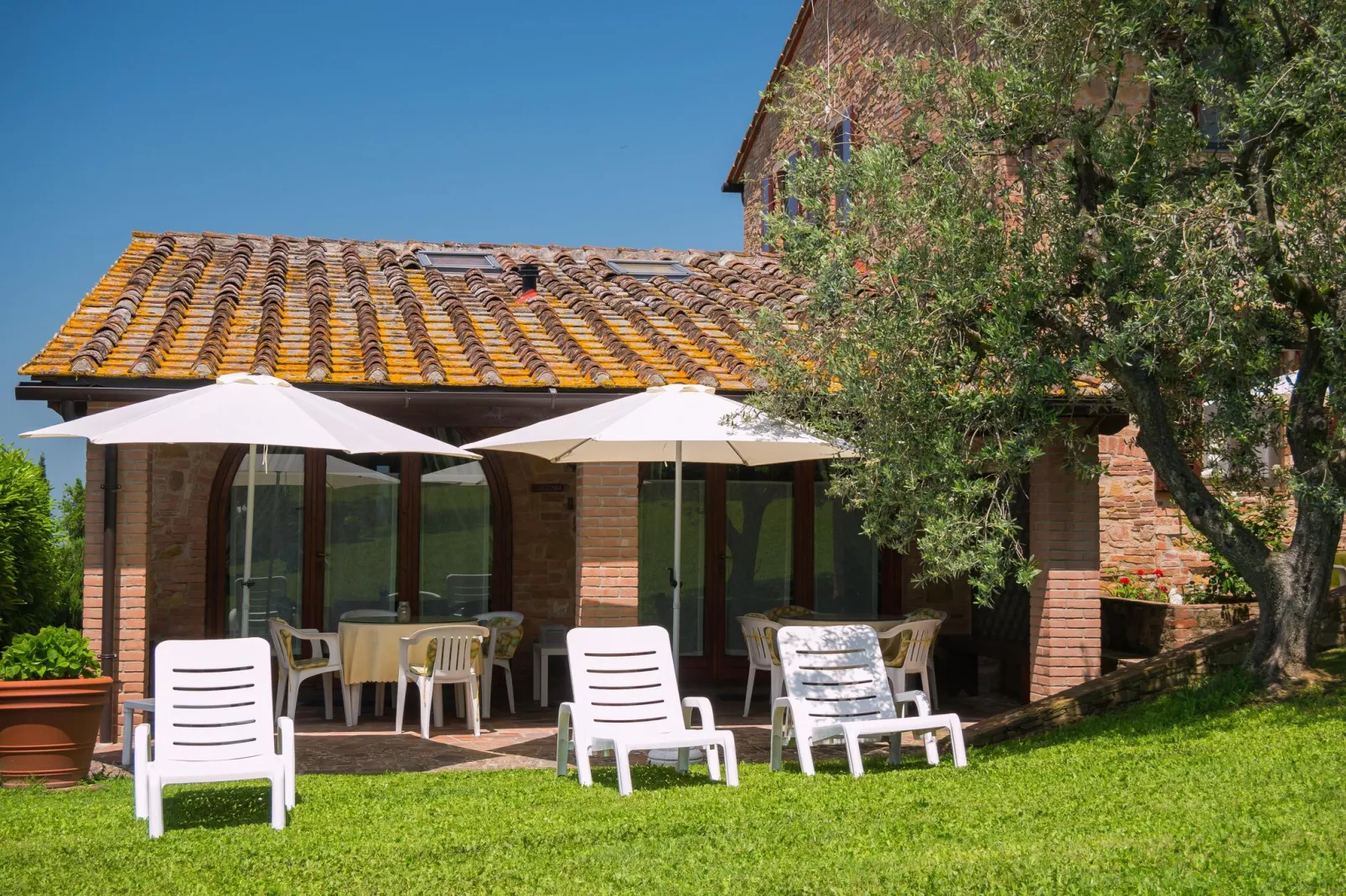 Giada-Exterior summer