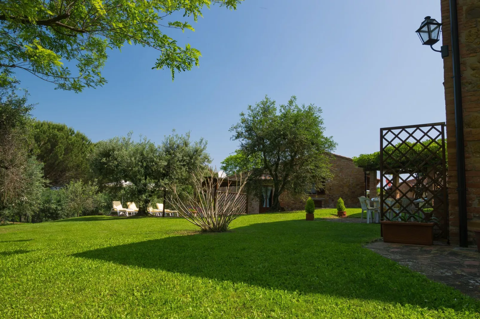 Giada-Gardens summer