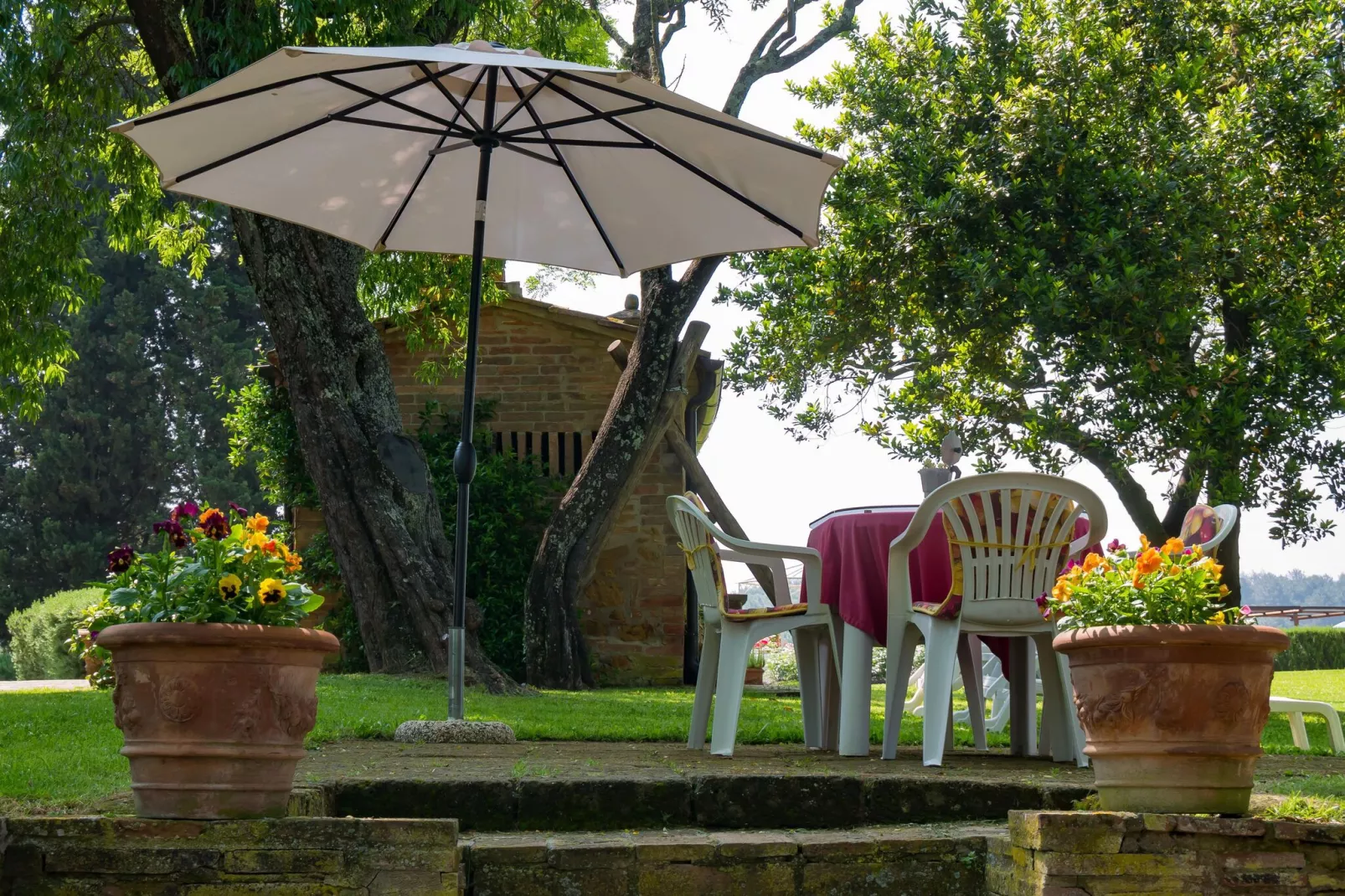Giada-Gardens summer
