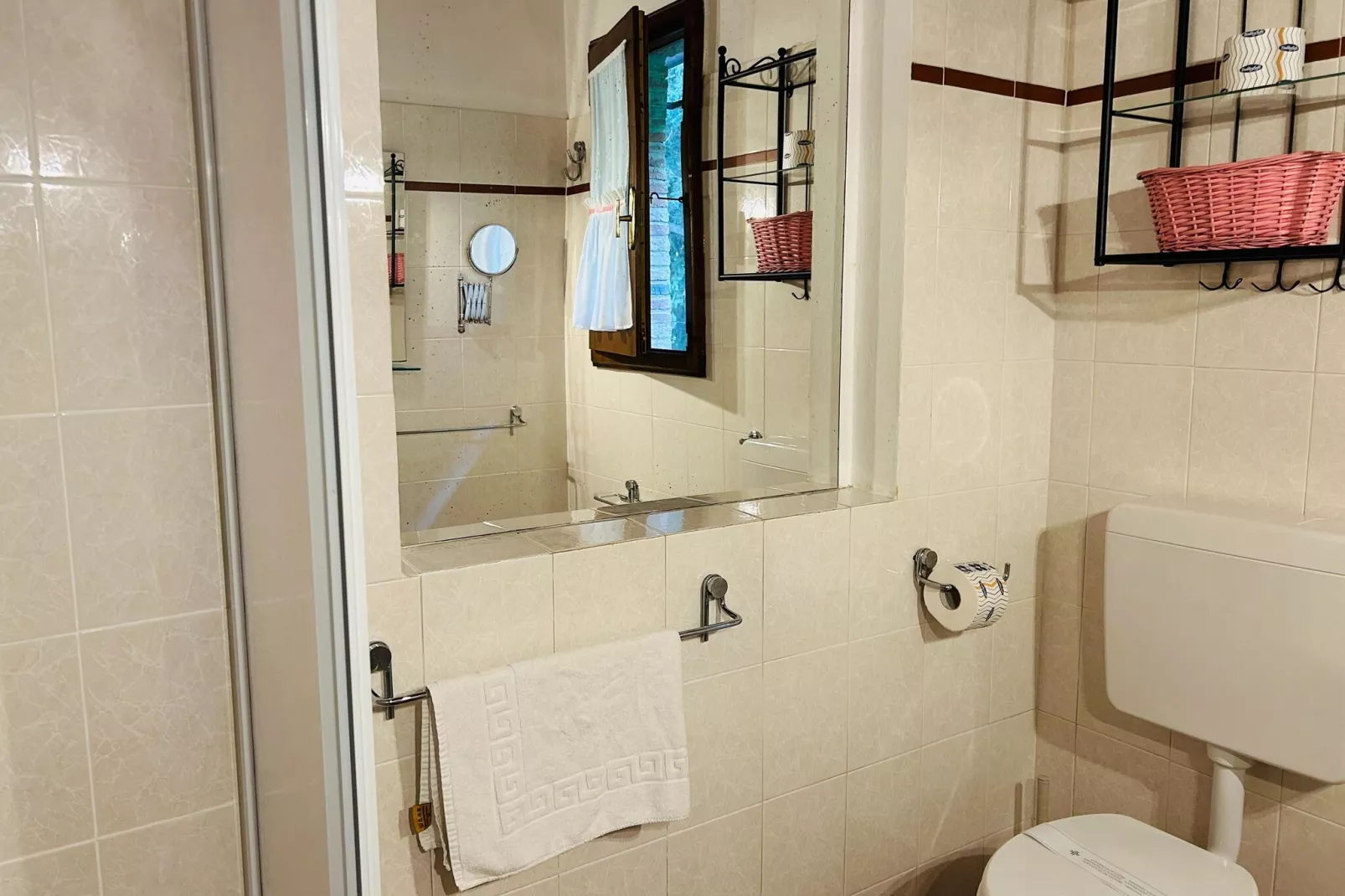 Giada-Bathroom
