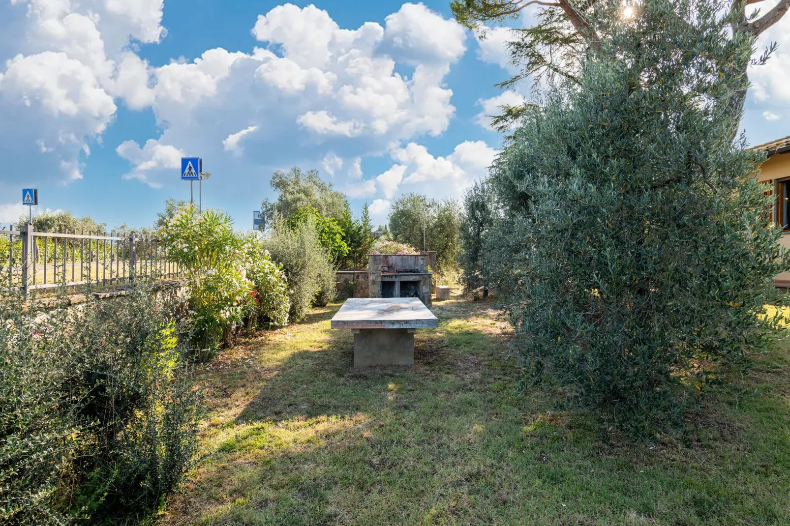 Casa Filippo-Gardens summer