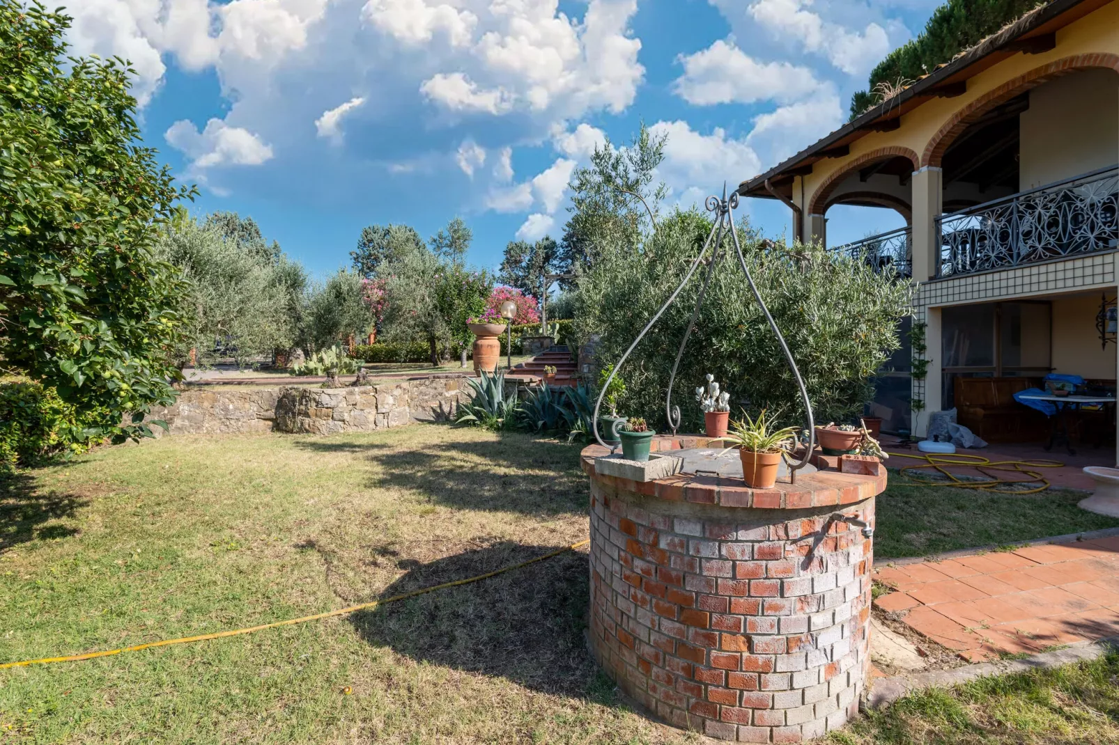 Casa Filippo-Gardens summer
