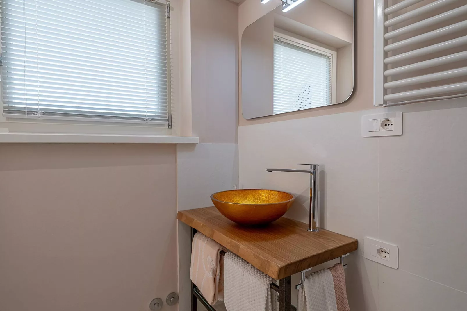 Infiniti Colli-Bathroom