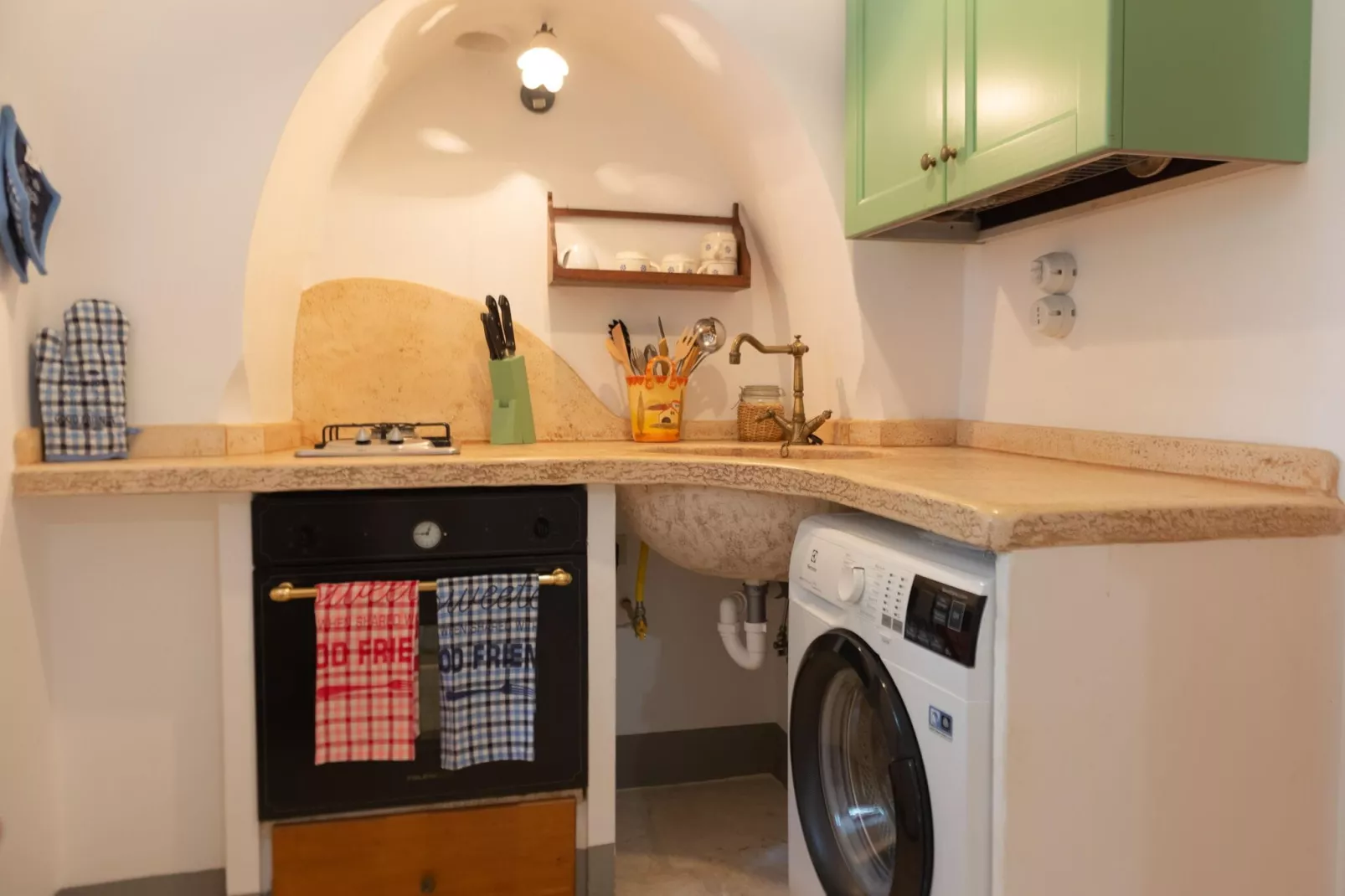 Trulli Azzalema Cisternino-Kitchen