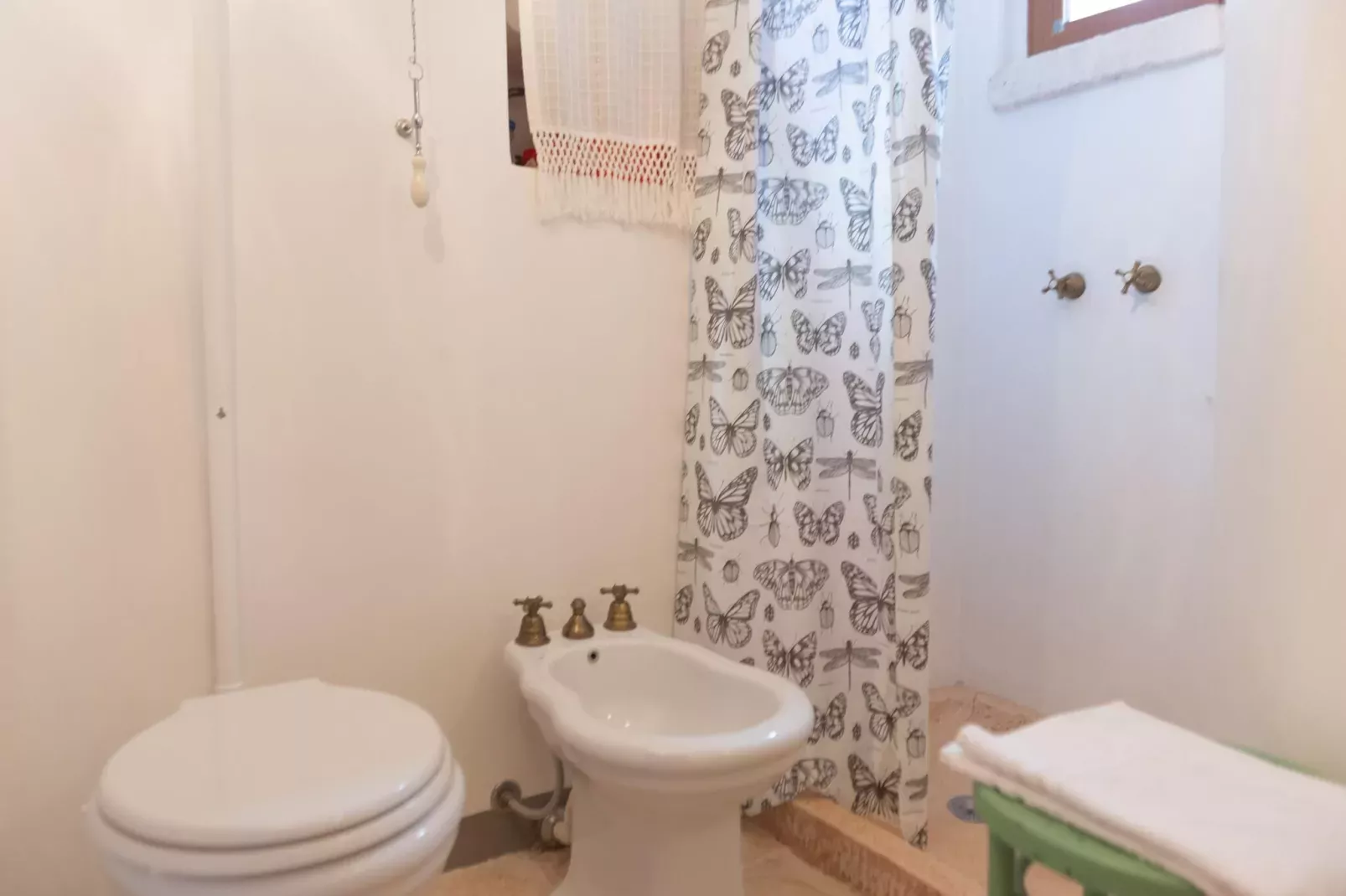 Trulli Azzalema Cisternino-Bathroom