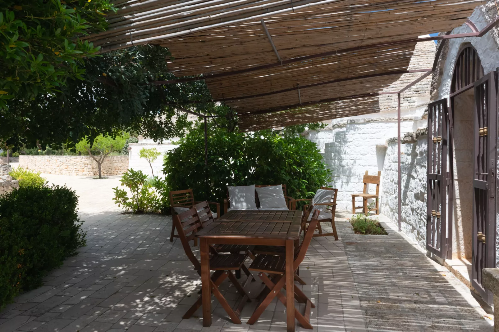 Trulli Azzalema Cisternino-Terrace balcony