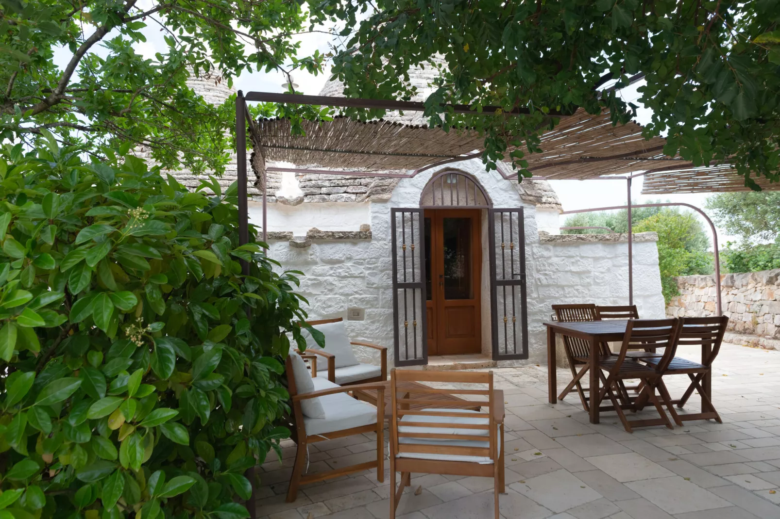 Trulli Azzalema Cisternino-Terrace balcony