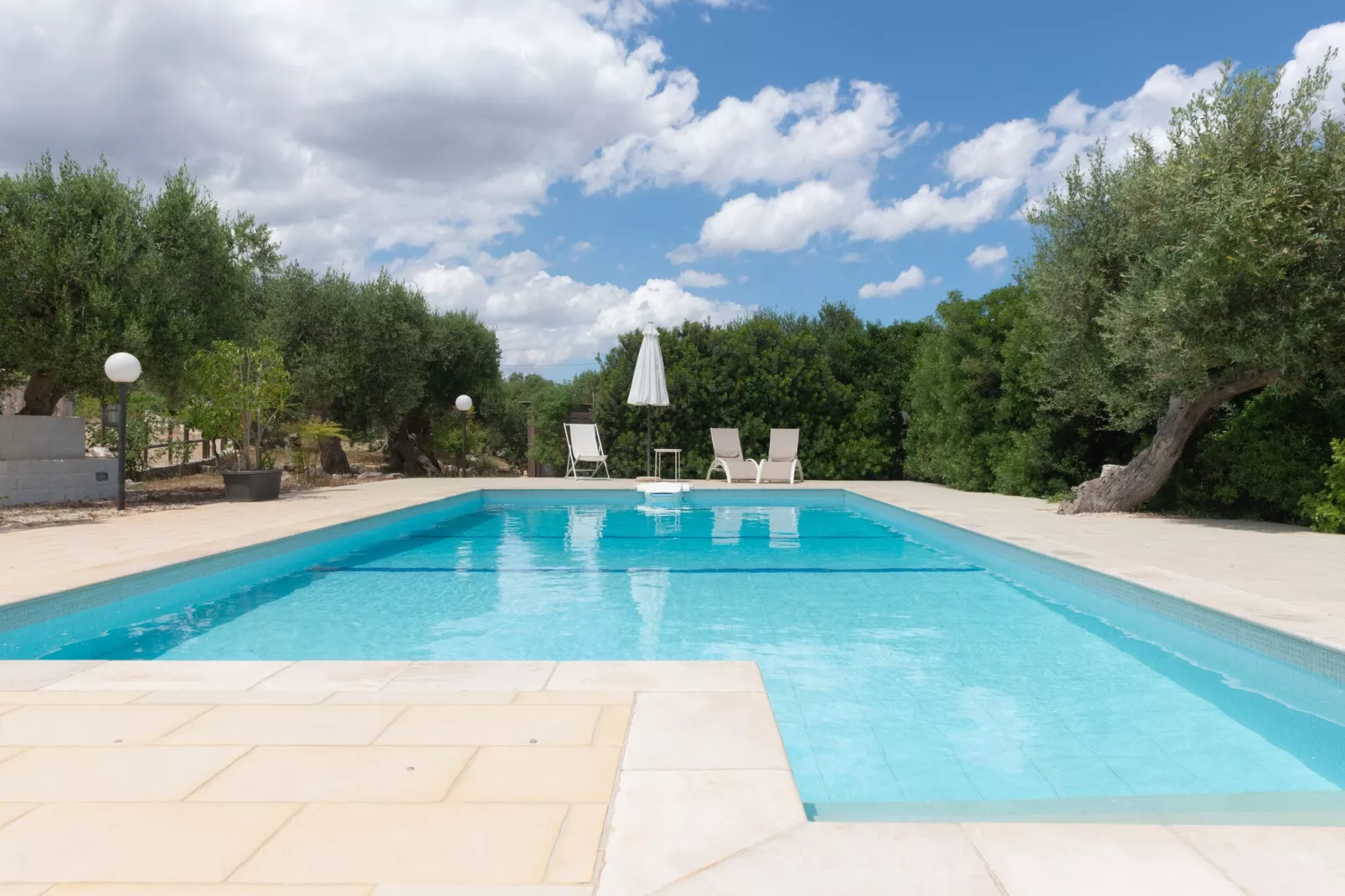 Trulli Azzalema Cisternino-Pool