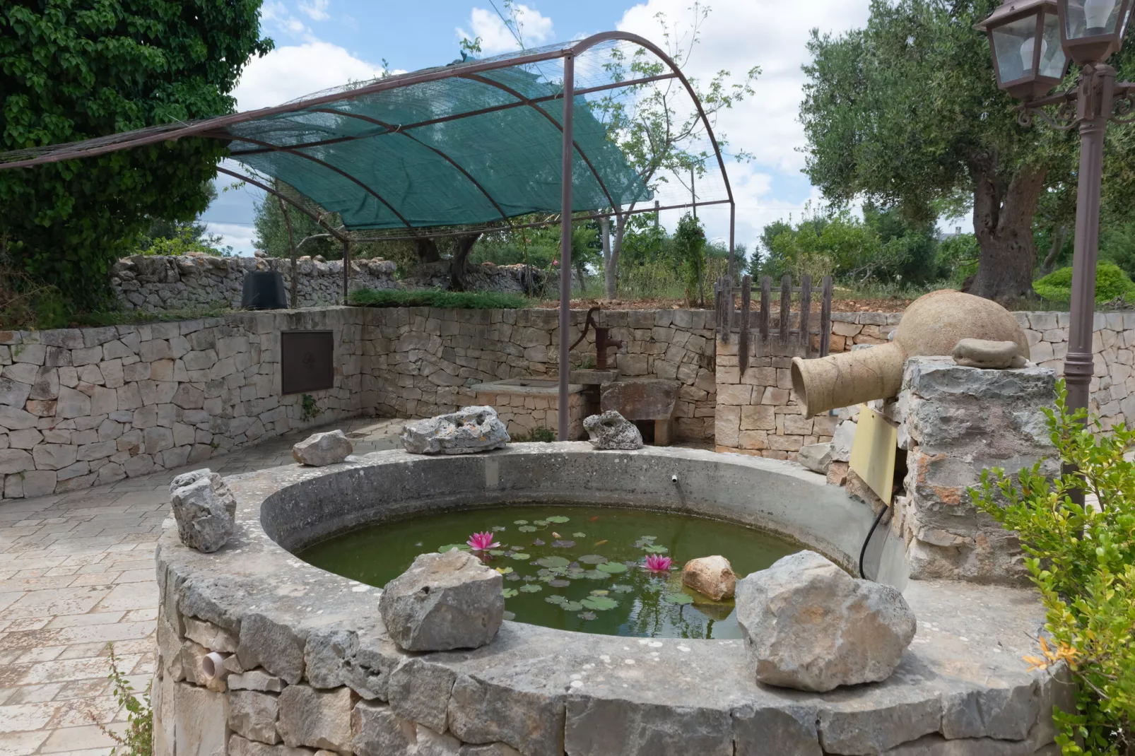 Trulli Azzalema Cisternino-Gardens summer