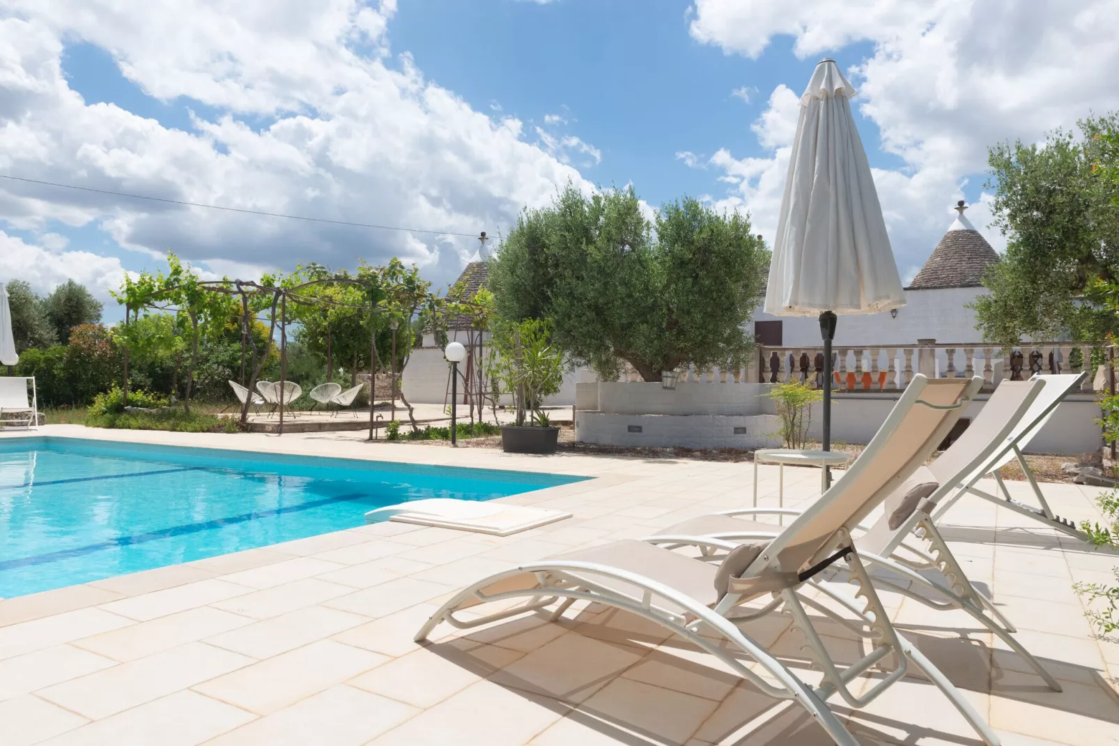 Trulli Azzalema Cisternino-Pool