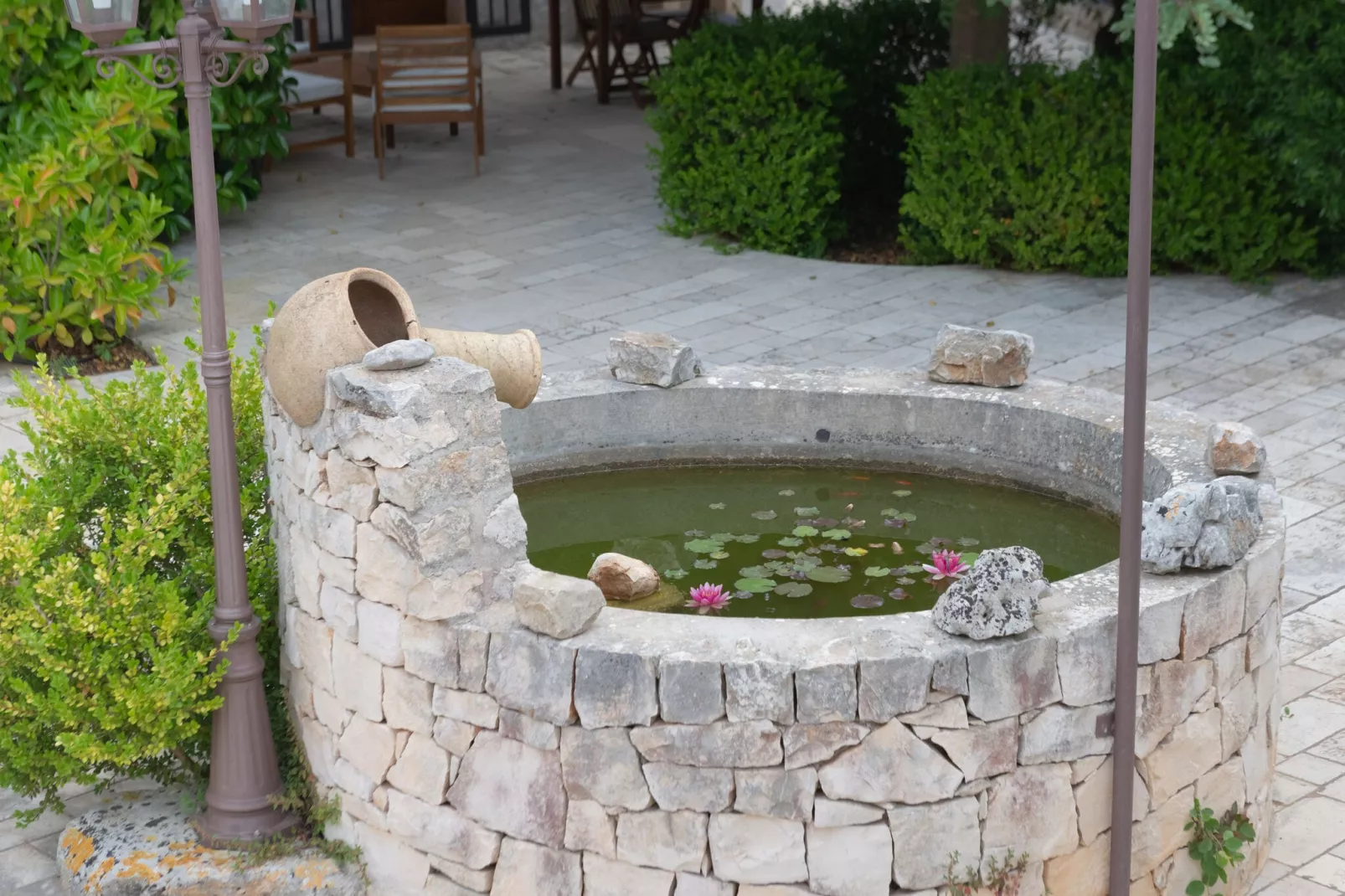 Trulli Azzalema Cisternino-Gardens summer