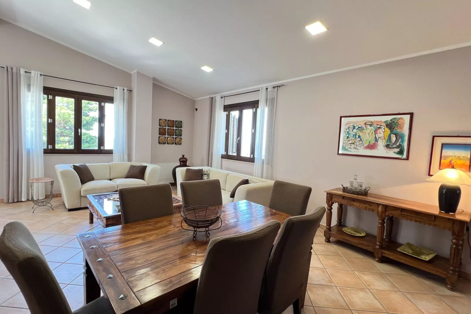 Patrizia Bouganvillae-Dining room