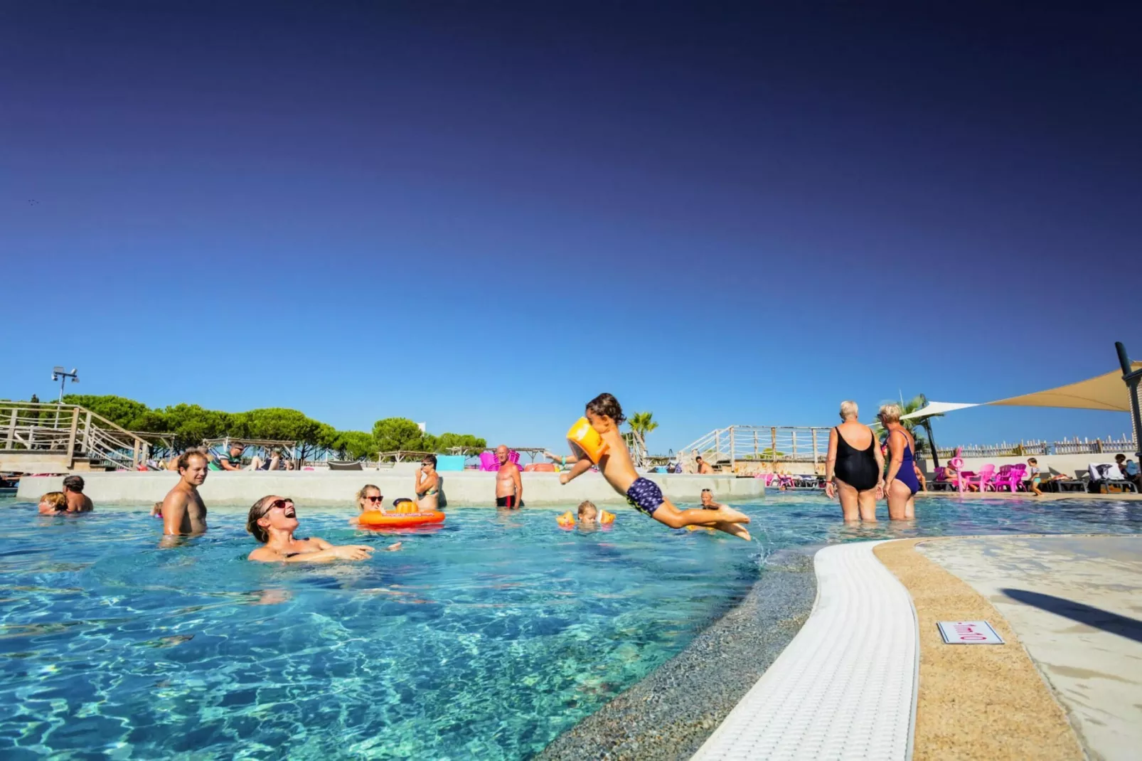 Caravanpark Mas des Lavandes Sérignan-Mobilhome Prestige TVclim 3ch 6p-Piscine