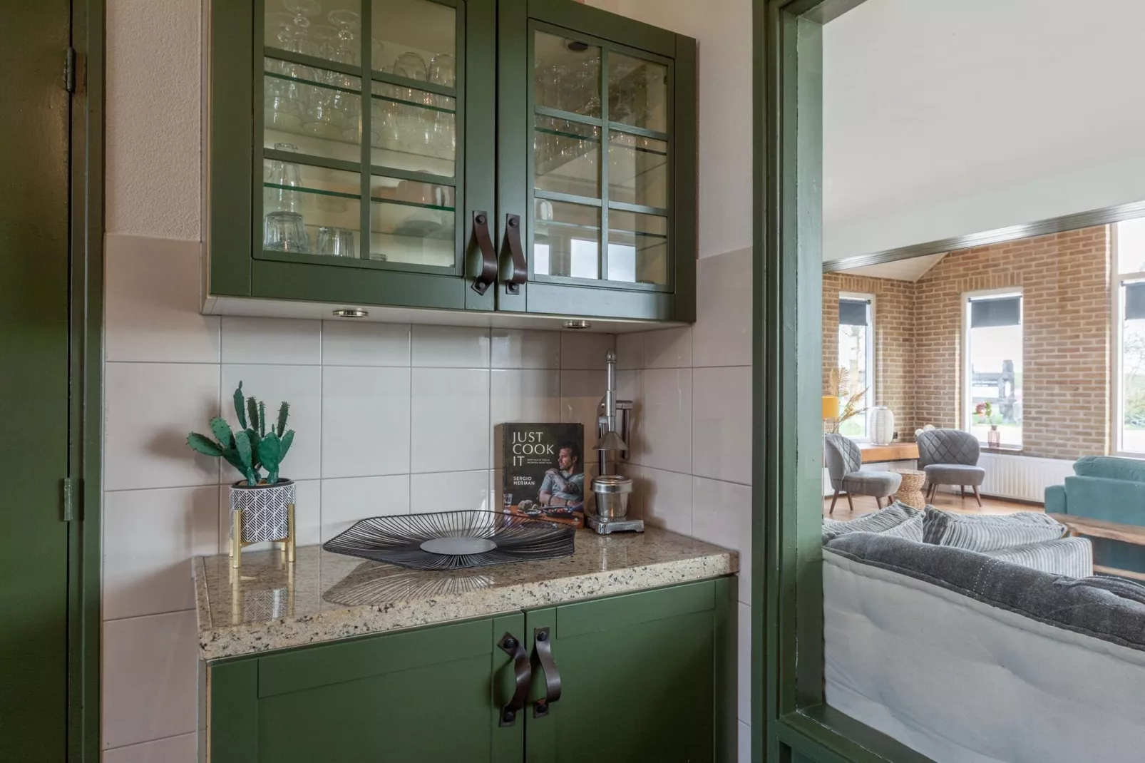 Villa Zuidwester-Kitchen