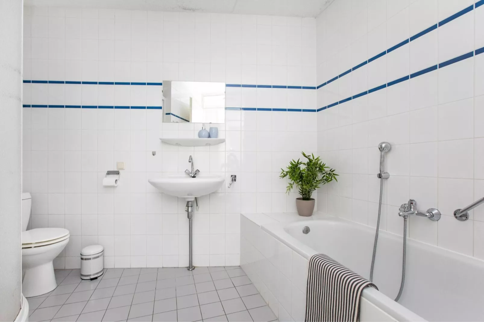 Résidence Juliana 56-Bathroom