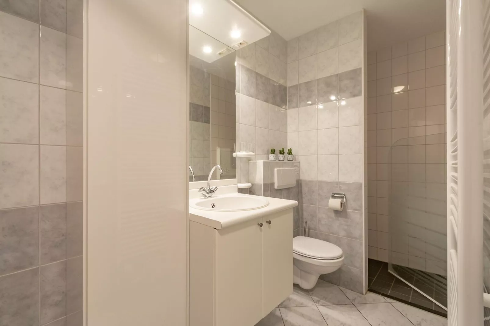 Strandslag 203-Bathroom