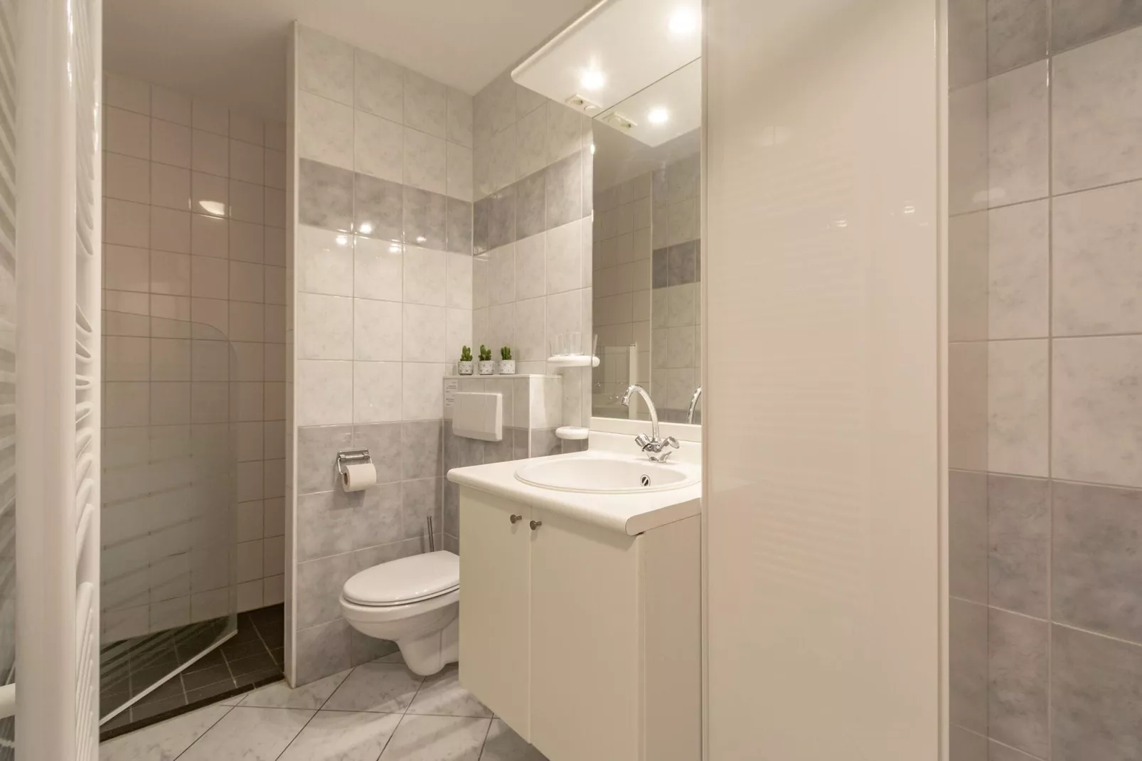 Strandslag 203-Bathroom