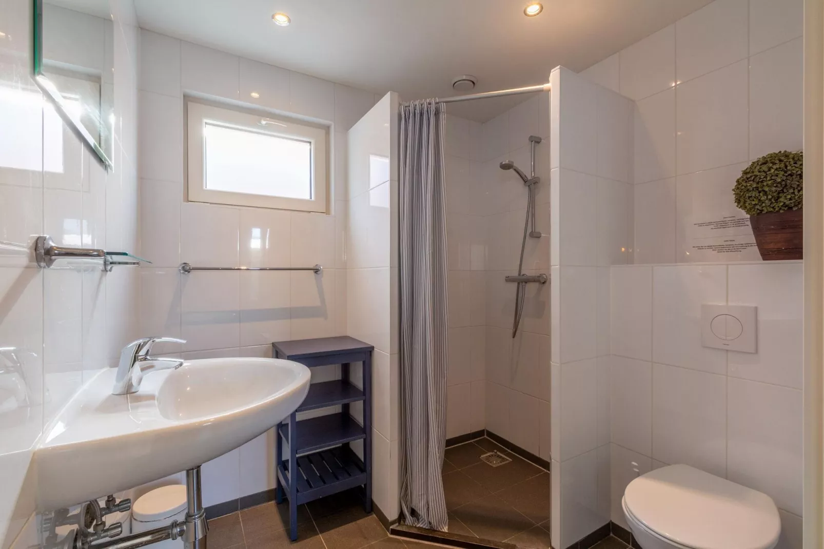 Duinroosweg 83-Bathroom
