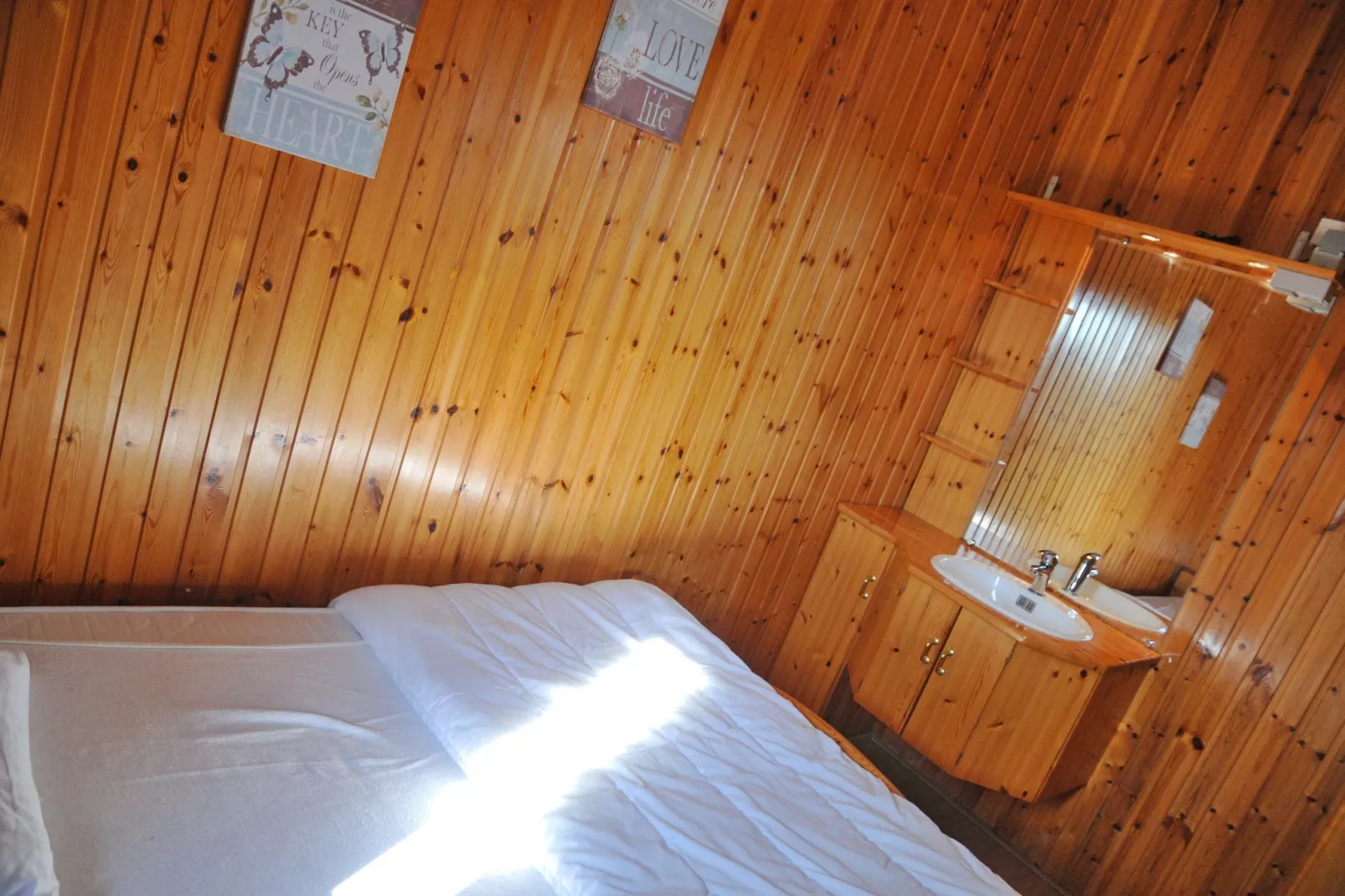 L'Aimant-Bedroom