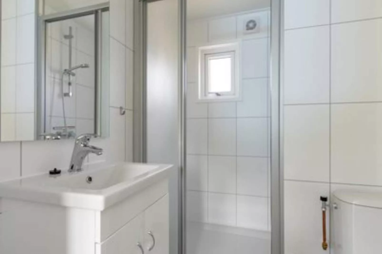 Beach Studio Texel-Bathroom