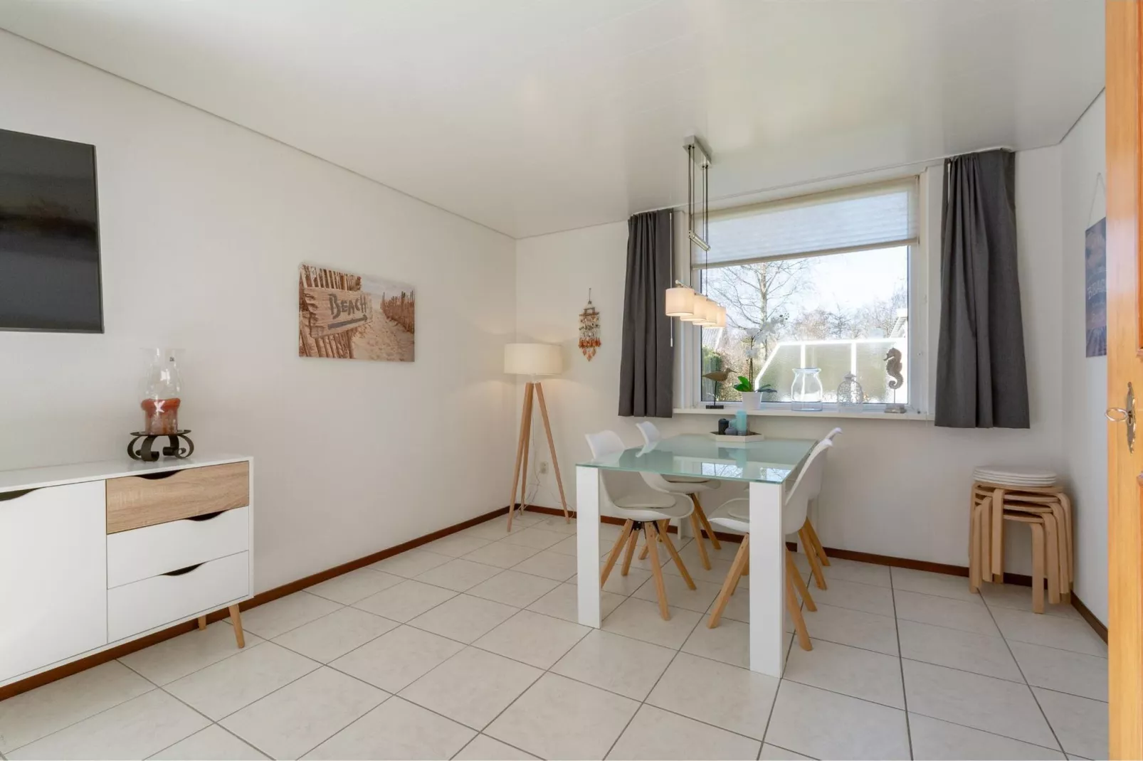 Campanula 52-Dining room