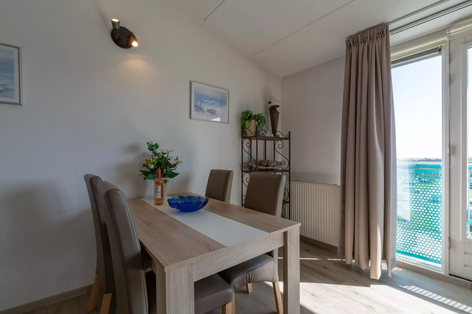 Strandslag 223-Dining room