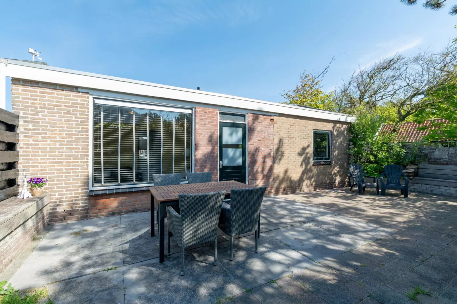 Effe Sprage-Exterior summer