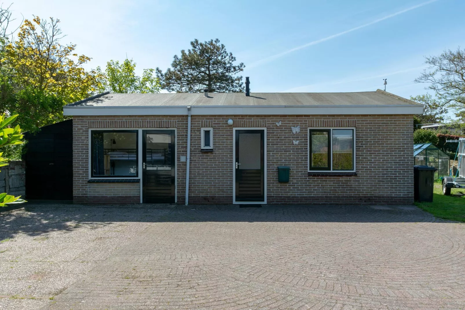 Effe Sprage-Exterior summer