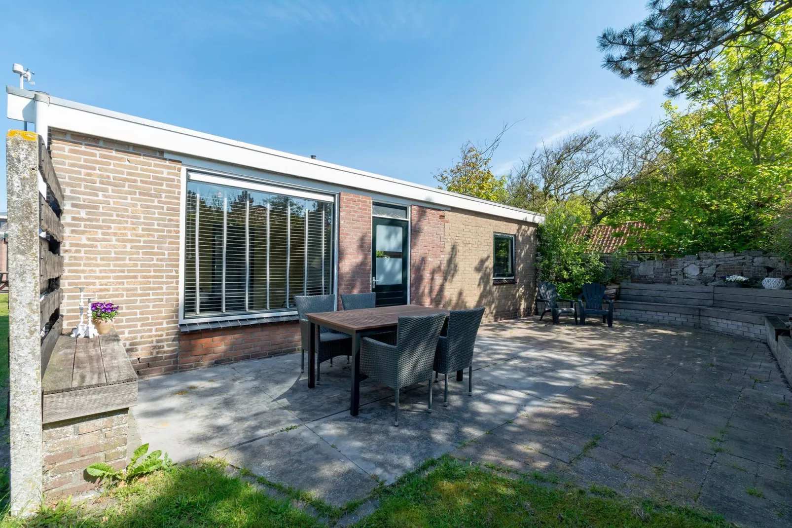 Effe Sprage-Exterior summer