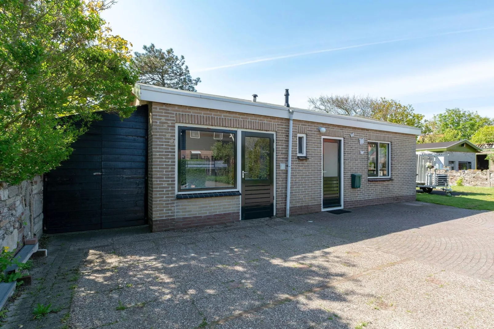 Effe Sprage-Exterior summer