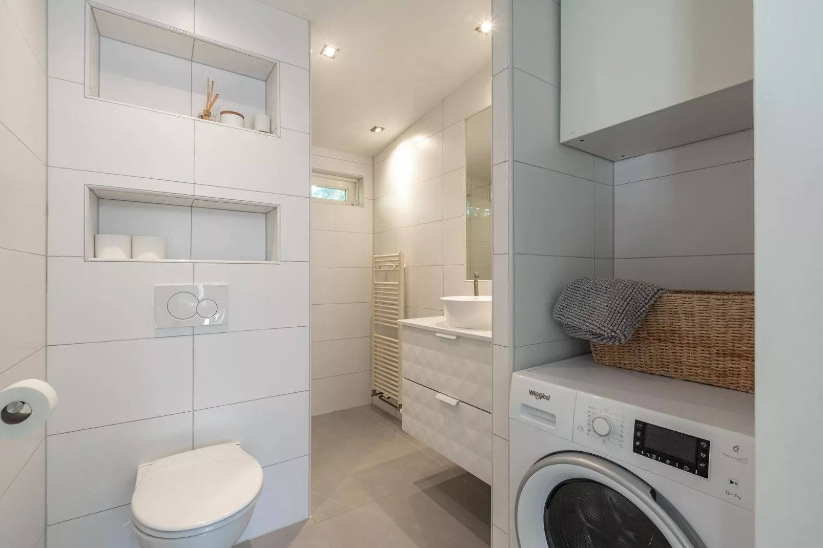 Eureka 109-Bathroom