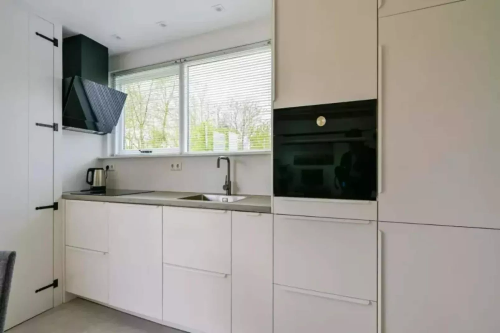 Eureka 36-Kitchen