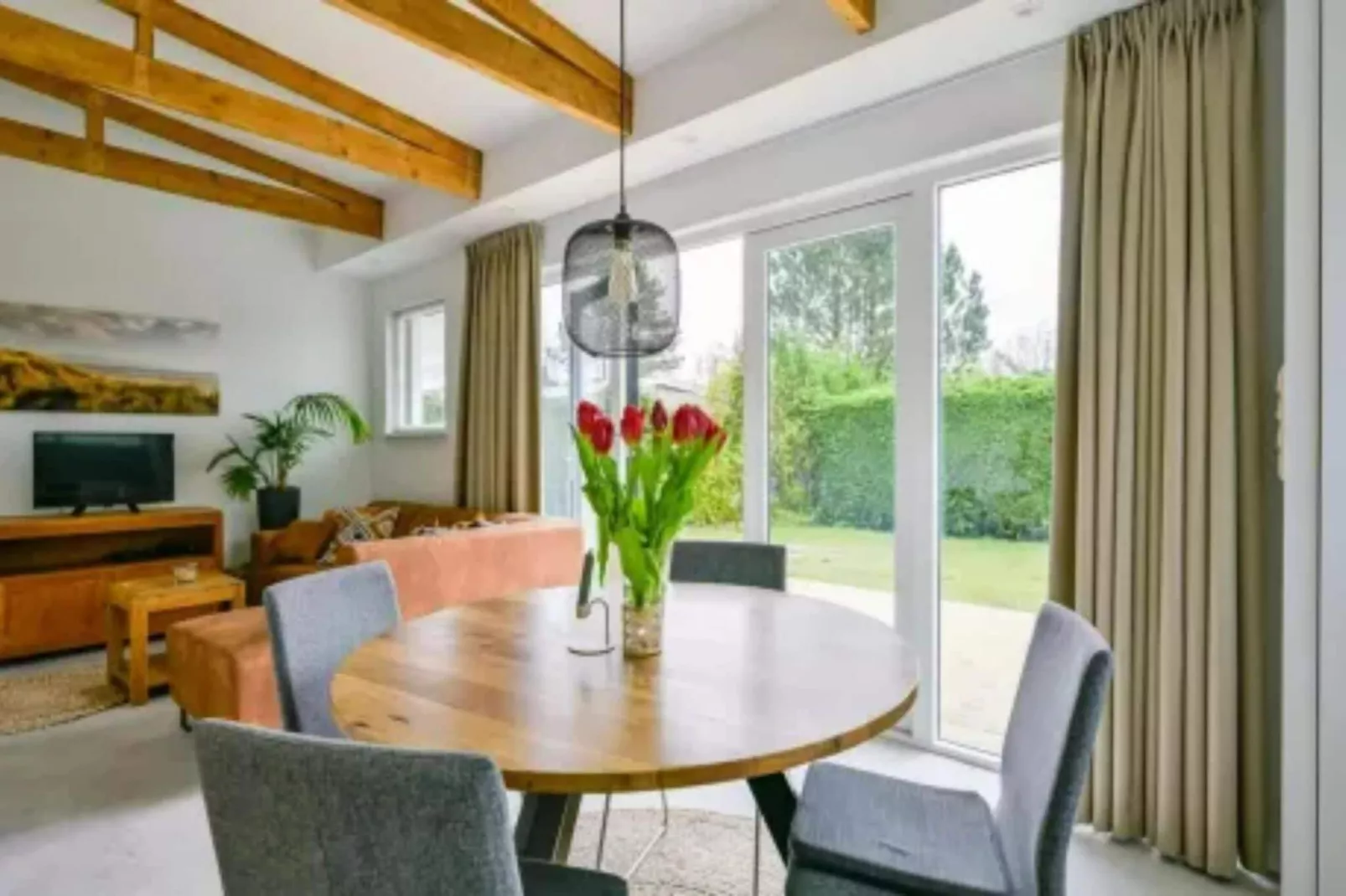 Eureka 36-Dining room