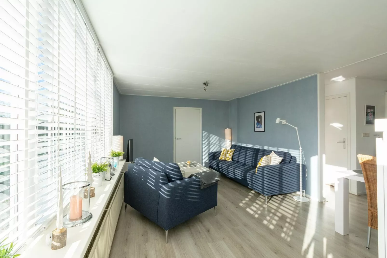 Eureka 77-Living room
